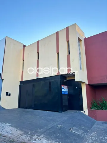 Dúplex a pasos del circuito comercial de Encarnación: 3 habitaciones y 3 baños — foto 2