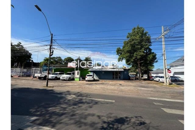 Terreno en esquina sobre la avda mcal lopez
