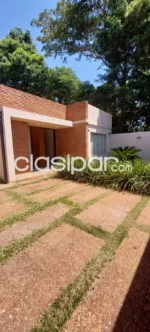 Casa con piscina en Mariano Roque Alonso cod 4911 — foto 2