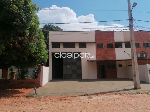 Luque, laurelty: Estratégica ubicación, 400m2 + 2 oficinas, impecable estado, seguridad