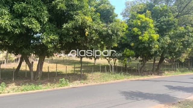 Amplio terreno sobre calle asfaltada en limpio, foto 3