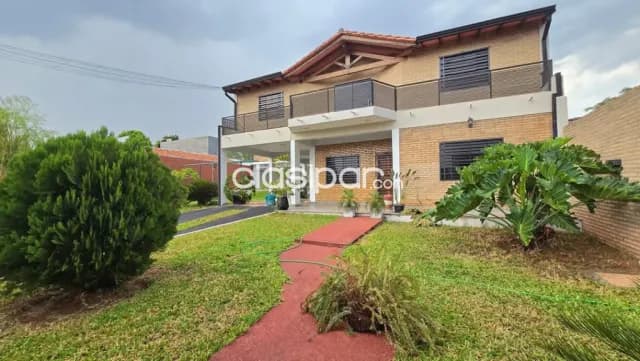 imponente residencia con piscina en Ñemby, limite con Villa Elisa. E2576 — foto 2