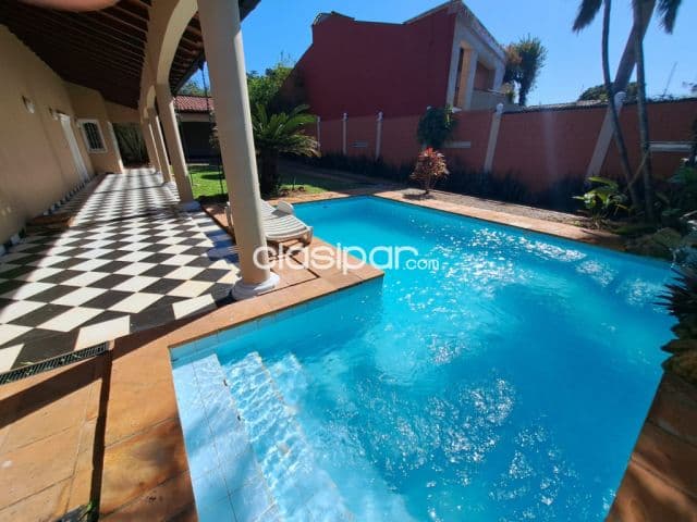 Remato imponente residencia en Luque...!!!