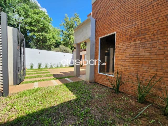 Casa en Luque loma merlo cod 4973