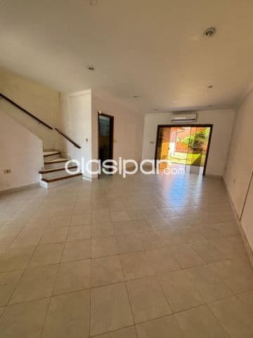 Duplex con patio en ykua sati cod 4943