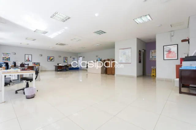 propiedad de 2.456 m2 con DEPOSITOS, SHOWROOM, OFICINAS zona Aviadores y Mdame Lynch — foto 5