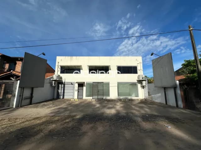 Showroom y oficinas sobre av. Madame lynch frente a ñu guazú, foto 2