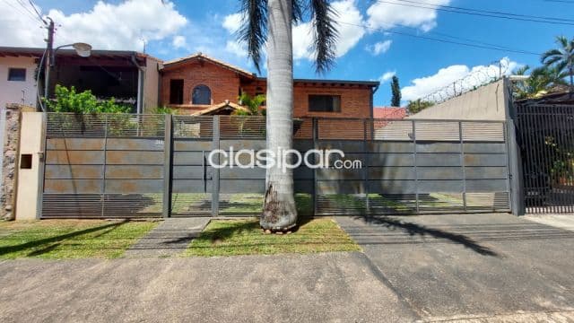 hermosa Residencia en Lambaré - Barrio Kennedy
