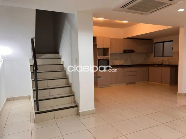 Duplex detras de la conmebol de 3 dormitorios — foto 4