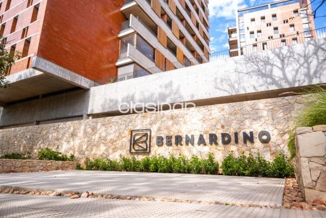 Departamento de 1 Dormitorio con cochera y baulera incluidas en Condominio Bernardino
