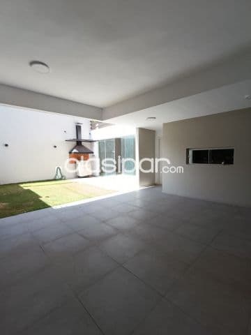 Triplex de 202 m2 a Estrenar en Barrio Jara - LHO6803401