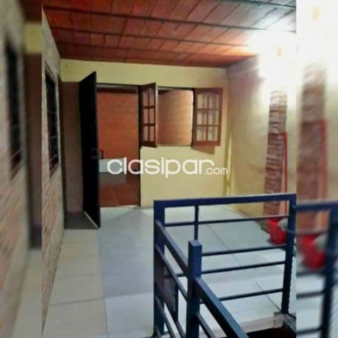 66 metros lineales. 17 de frente por 15 de fondo. Con alquiler. VENDO recibo camioneta y e