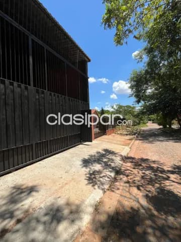 Prox. Avelino martinez, San Lorenzo, Ñemby: 310 m2 + oficina + baño + entrepiso, impecable — foto 2