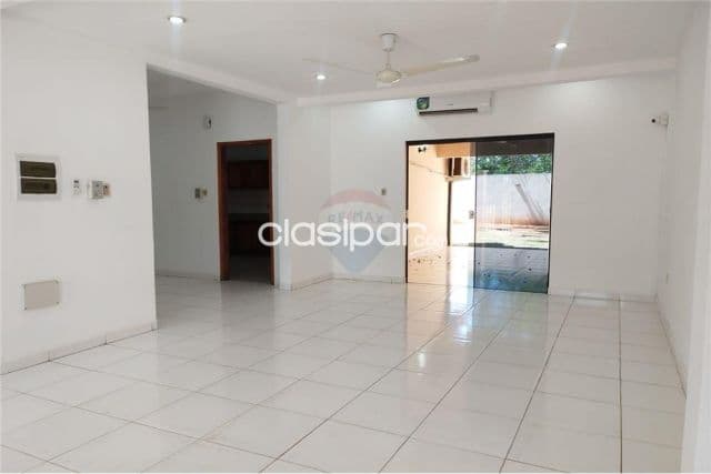 Duplex en Fernando de la Mora zona norte-zona Pinedo shopping