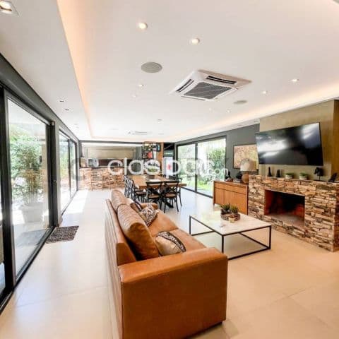 Residencia de estilo toscano en barrio cerrado surubi`i