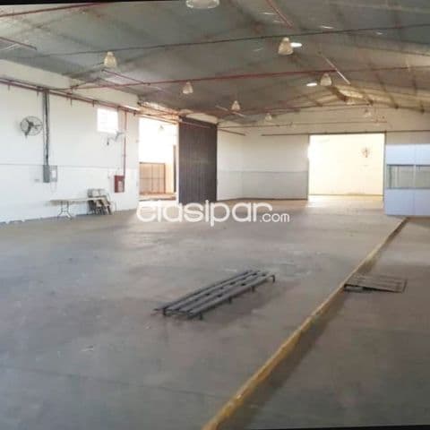 amplio galpón en villeta — foto 1