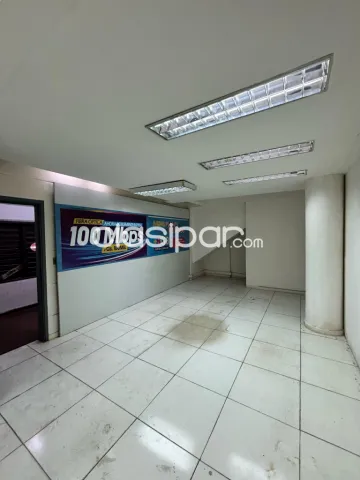 Salon comercial en el centro de San Lorenzo cod 5106 — foto 3