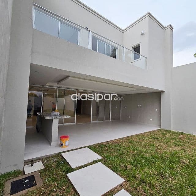 amplia casa a estrenar de 3 dormitorios en manora Asunción