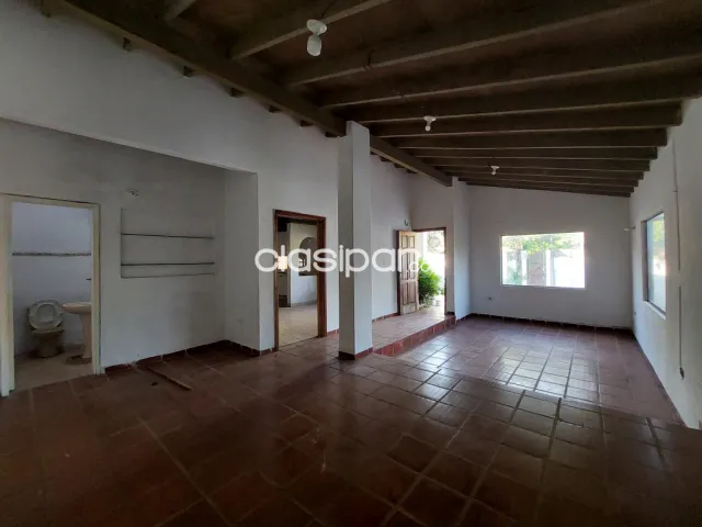 Amplia casa toda en planta baja en Luque primer barrio‼️ c-1171, foto 3