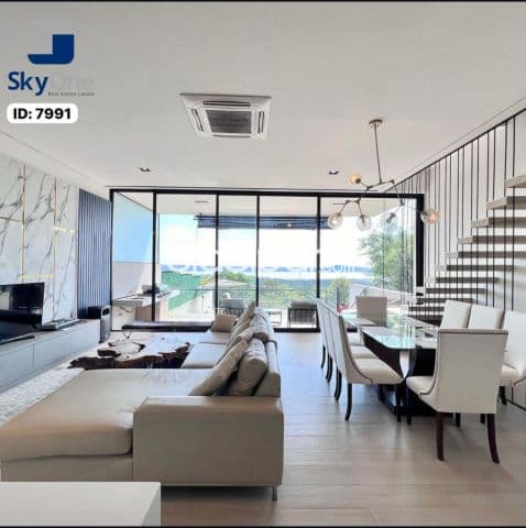 En venta residencia de 4 niveles y con vista al lago en San Bernardino