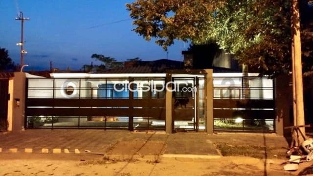 En venta amplia residencia zona UCA