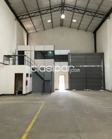 Z/ eusebio ayala y kubitschek: Impecable deposito p/ mercaderías y otros + oficinas +estac, foto 3