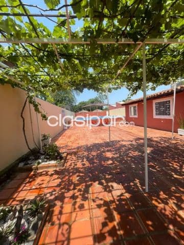 En venta hermosa y amplia casa quinta en San Lorenzo, barrio calle´i cod 5152