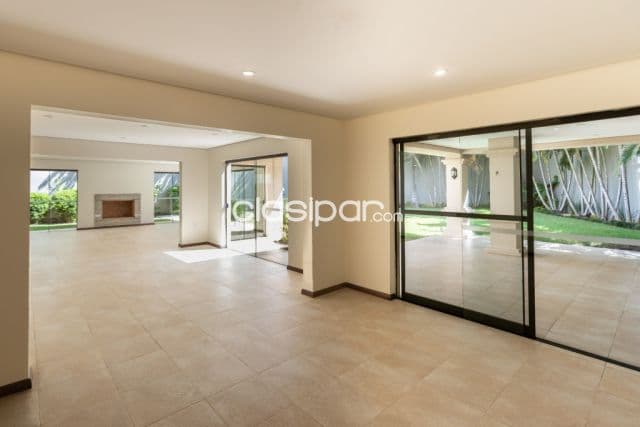 amplia Casa en Asunción Barrio Mburucuya, Condominio