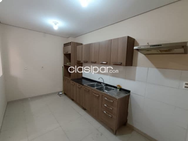 Duplex en lambare, zona del colegio sek. Cod 5192 — foto principal
