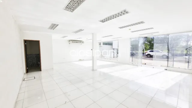 Show Room con Oficinas s/ Avda. Madame Linch, Asunción — foto 4