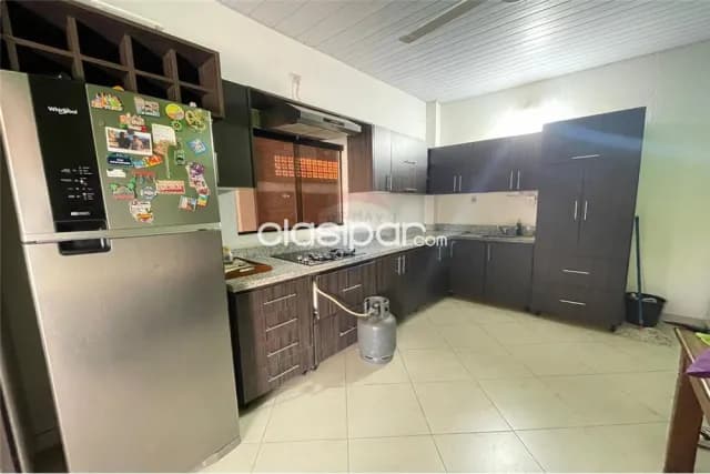 Tinglado de 910m2 en San Lorenzo c/salon para showroom y oficinas en planta alta, foto 5