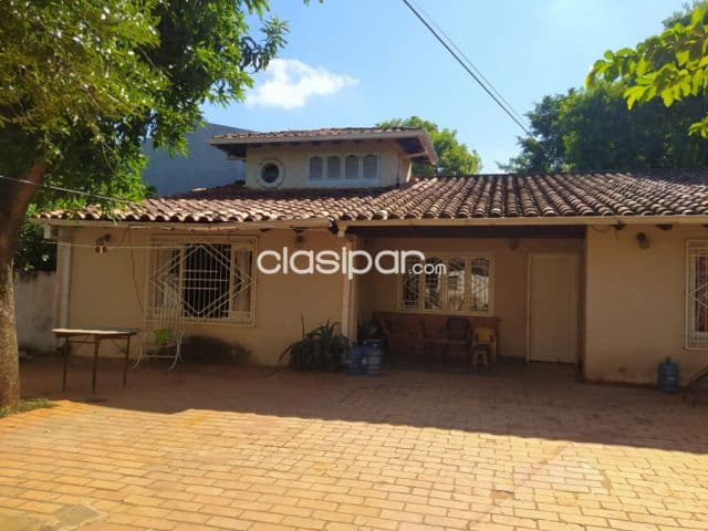 Casa en cuarto barrio, Luque