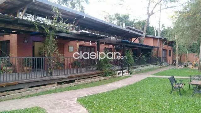 Surubi’í: Confortable residencia premium, 4 dormit, amplia recepción, 2 quinchos — foto 2