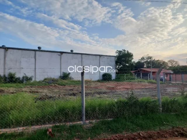 Amplio terreno de 775m2 en esquina en Luque, foto 2