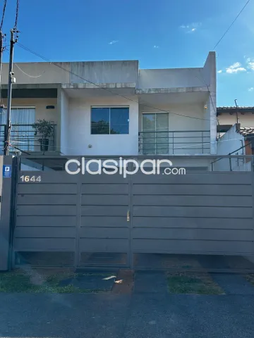 Mburucuyá: Elegante duplex, 3 dormitorios, amplia recepción, quincho, jardín, pileta, foto 2