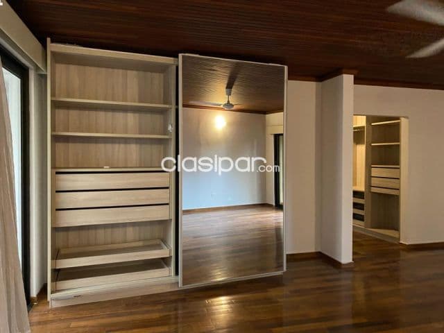 Amplia residencia