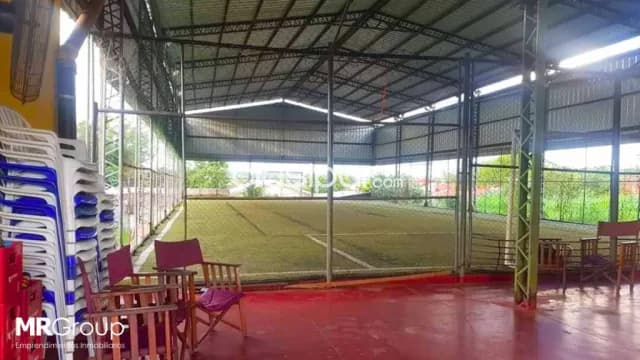 Local comercial en Encarnación - cancha de futbol sobre avenida, foto 3