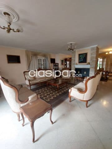 Amplia Residencia de 975 m2 en el Barrio Mcal. Estigarribia - CLHO6955450