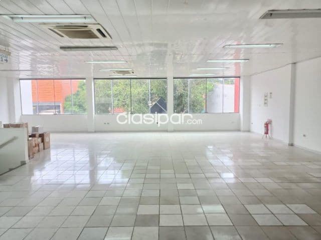 Salon comercial en barrio Herrera cod 5422
