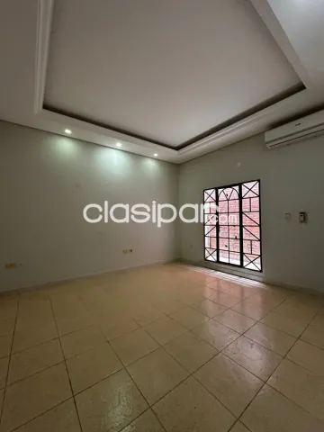 Bo. Jara, prox. Coleg. Francés: Muy amplia, 4 dormit, quincho, gran piscina y jardín, foto 4