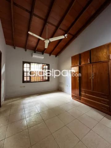Bo. Jara, prox. Coleg. Francés: Muy amplia, 4 dormit, quincho, gran piscina y jardín, foto 5