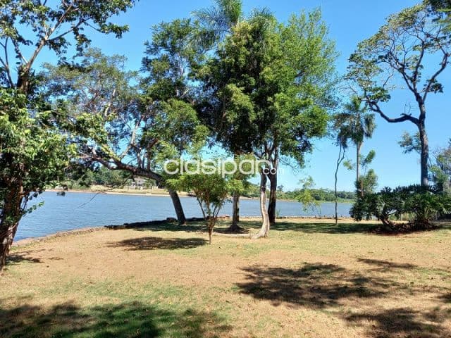 1 HA sobre el lago Acaray — foto 1