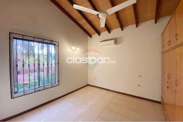 Hermosa residencia sobre laguna grande. Fernando de la Mora z. Norte