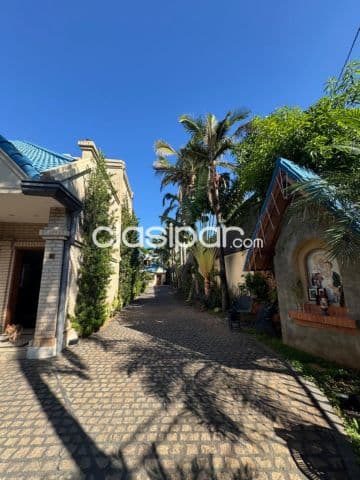 Villa Morra, en cond privado: Totalmente amoblado, 3 dormit, amplios ambientes, jardín
