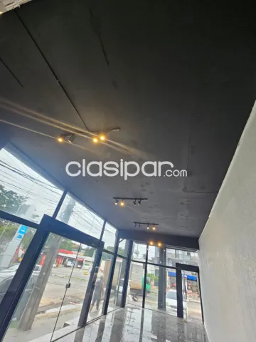 Salón comercial sobre Avda Rca. Argentina — foto 3