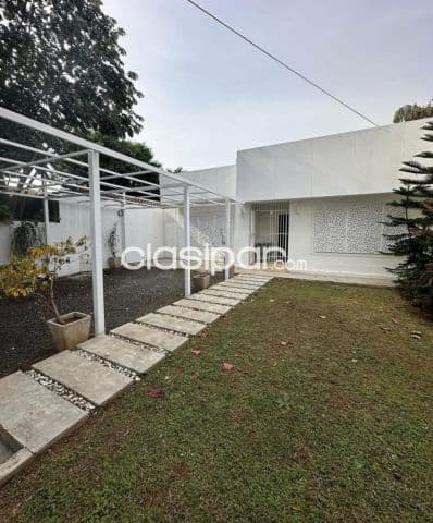 Prox. Ips central: Confortable residencia p/ oficinas, 5 ambientes, recepción, 5 garages