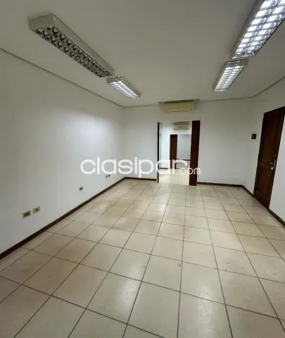 Prox. Ips central: Confortable residencia p/ oficinas, 5 ambientes, recepción, 5 garages — foto 3