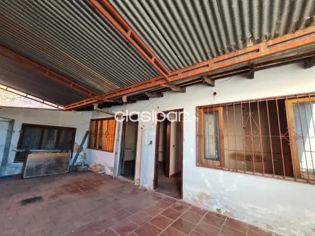 Barrio san vicente . Vendo casa a refaccionar o demoler a 300.mts. Av.f.bogado e h.luisito — foto 4