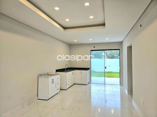 Chalet a estrenar en capiata a una cuadra de av. Emilio gabriaguez de tres dormit