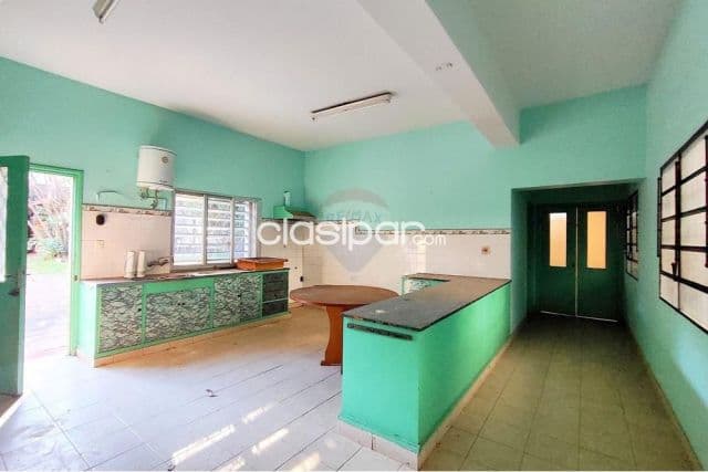Terreno c/edificio en esquina 3.850 m2 a 300 mtrs d mcal.lopez-san cristobal